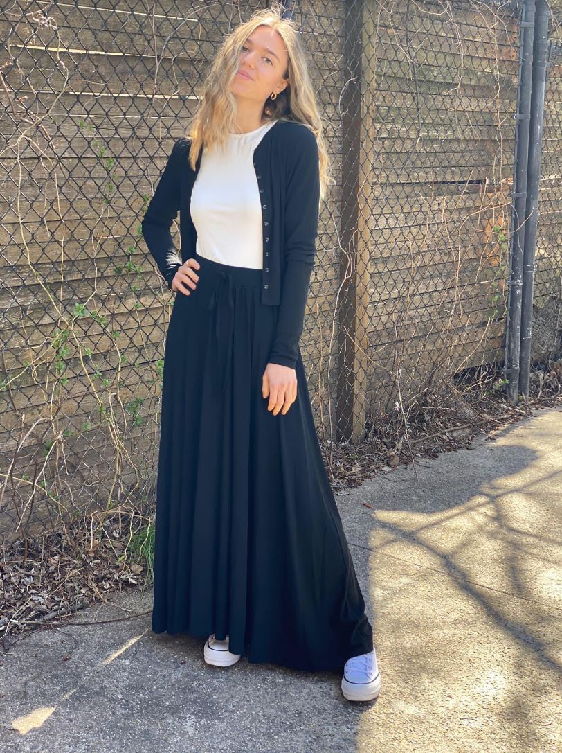 3 Ways to Style a Black Maxi Skirt for Casual Summer Outfits – Classy  Closet Shop